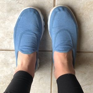 Sketchers go walk shoes